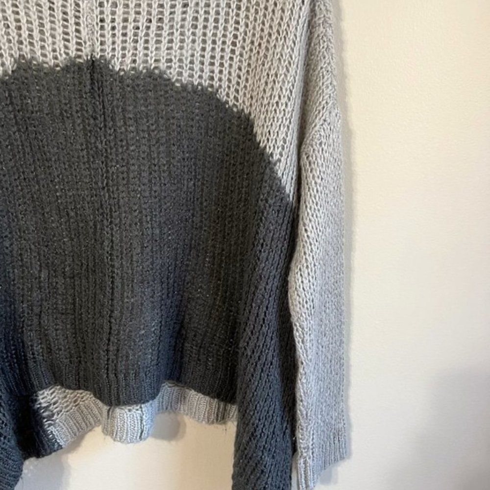 Listicle M/L sweater - Picture 6 of 7
